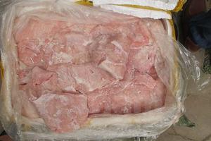 Bắt quả tang một cơ sở tàng trữ 5 tấn lòng lợn thối ở Hưng Yên