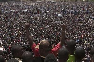 Biểu tình đòi cách chức Bộ trưởng từng bị tù vì tham nhũng