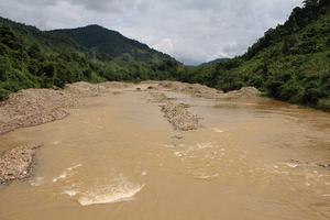 Kỳ II: Nhà nước thất thu, người dân vẫn nghèo khổ