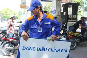 Từ 16 giờ 30, giá xăng giảm thêm 310 đồng