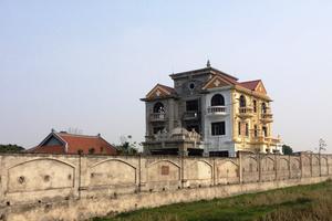 Xử dân, “tránh” quan!