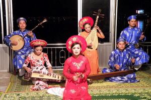 Không để chính sách… “trên giời”