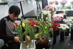1 lẵng hoa bằng cả tháng lương!