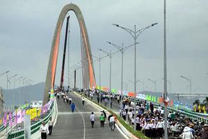 Khánh thành cầu vượt 3 tầng đầu tiên ở VN