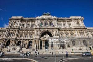 Italy: Cụ bà sinh năm 1841 được Tòa án triệu tập để xử kiện