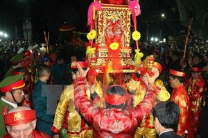 Phục dựng nghi lễ rước kiệu Ngọc Lộ tại Lễ khai ấn Đền Trần 2015