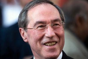 Cựu bộ trưởng nội vụ Pháp đối mặt với cáo buộc trốn thuế