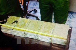 Quảng Ninh bắt đối tượng vận chuyển 10 bánh heroin