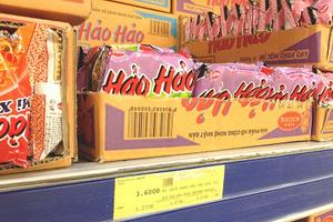 Xăng giảm, giá mì gói tăng “bỏng tay”