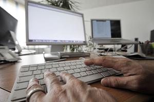 Quan chức thuế Thụy Sĩ bị điều tra vì tham nhũng