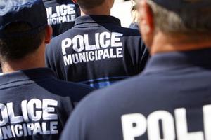 5 cảnh sát TP Stains bị giám sát vì nghi ngờ tham nhũng