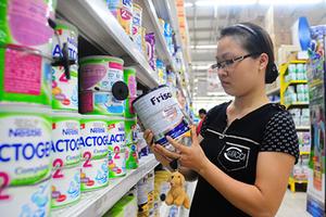 Tìm cách lách luật, không giảm giá bán sữa