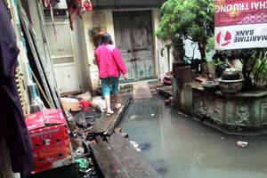 Yêu cầu xử lý tình trạng ô nhiễm tại “xóm nước cống”