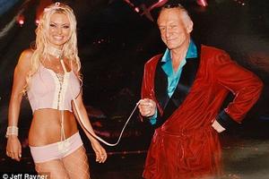 Cuộc sống địa ngục và bẩn thỉu của người mẫu Playboy với ông trùm