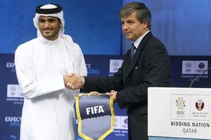 Platini nhận “lót tay” 14 tỉ bảng giúp Qatar giành quyền đăng cai World Cup