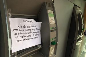 Chưa nghỉ lễ, khách đã than không rút được tiền ở ATM