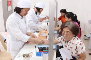Điều chỉnh giá dịch vụ y tế: Chấm dứt tình trạng 2 loại giá