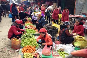 Phiên chợ quê bán đồ Tàu