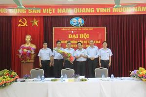 Phát huy tinh thần đấu tranh phê và tự phê