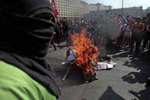 Sinh viên Chilê biểu tình phản đối tham nhũng