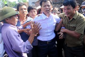Cơ quan tố tụng “né”, dân chờ “dài cổ”