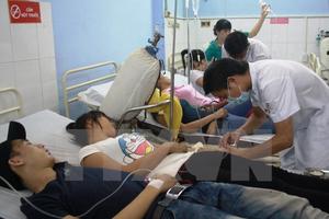 Quảng Ngãi: Ăn bánh mì, 12 người bị ngộ độc thực phẩm nặng
