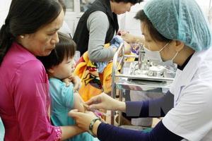 Hà Nội tổ chức 2 đợt tiêm chủng cho trẻ em trong vòng 30 ngày