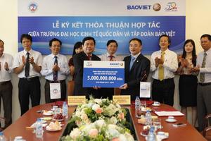 Tập đoàn Bảo Việt: Cam kết tài trợ 5 tỷ đồng cho Trường Đại học Kinh tế Quốc dân