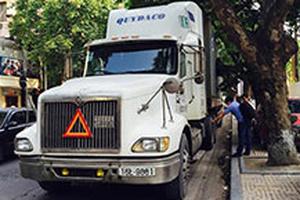 Hàng nghìn chiếc điện thoại giấu trong xe container đưa về Hà Nội tiêu thụ