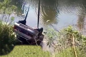 Mải ân ái trong ôtô, vợ chết đuối khi xe rơi xuống sông