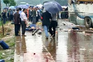 Tai nạn xe buýt kinh hoàng trên cao tốc, 7 người chết thảm