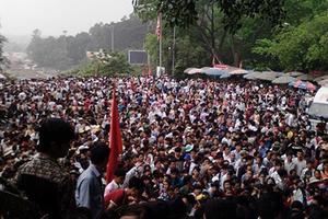 Cảnh đông đúc ở các điểm đến trong cả nước dịp nghỉ lễ