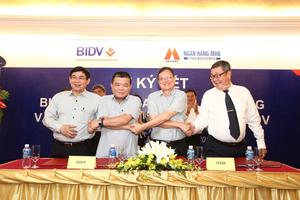 Ký kết biên bản bàn giao toàn hệ thống và công bố sáp nhập MHB vào BIDV