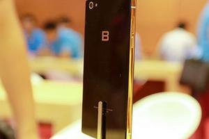 Bắt đầu bán Bphone qua mạng, lo bản mạ vàng "cháy" hàng