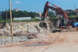 Chém người ngay trụ sở công an đang thi công