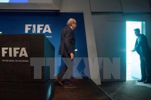 Từ chức chủ tịch FIFA là một quyết định khôn ngoan của Sepp Blatter