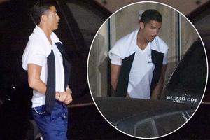 Ronaldo xấu hổ vì bị "hỏi thăm" khi tiểu tiện trên đường phố