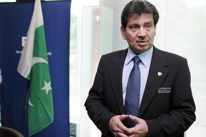“Treo giò” Chủ tịch Liên đoàn Bóng đá Pakistan