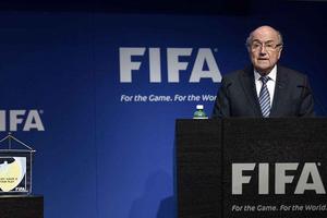 Tham nhũng bủa vây, Chủ tịch FIFA từ chức