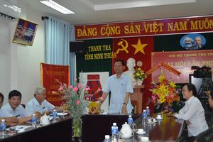 Tổng Thanh tra tặng quà người dân vùng hạn hán Ninh Thuận