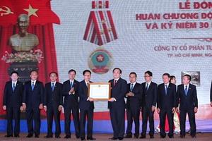 Đón nhận Huân chương Độc lập hạng Nhất