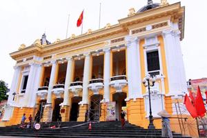 Trả lại màu sơn cho Nhà hát Lớn