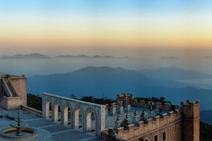 Bà Nà Hills: Đạt giải thưởng Điểm tham quan du lịch hàng đầu Việt Nam 