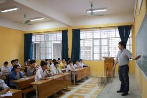 Thi THPT Quốc gia: Giám thị vừa trông thi vừa lo thí sinh chuyển dạ