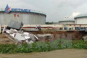 Sạt lở nghiêm trọng tại kho chứa 30 triệu lít xăng dầu ở Đồng Tháp