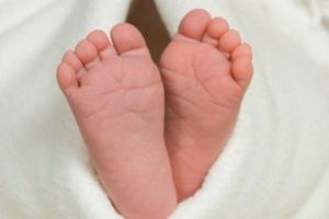 Cậu bé 12 tuổi trở thành bố sau mối quan hệ bất thường với mẹ bạn