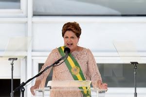 Tổng thống Brazil Dilma Rousseff bác bỏ khả năng từ chức