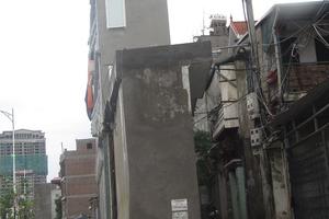 Vẫn loay hoay với nhà siêu mỏng, siêu méo