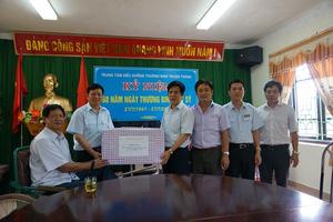 Công đoàn Thanh tra Chính phủ tặng quà tri ân ngày 27/7