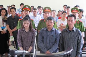 Những "con mọt" đục khoét ngân sách xã